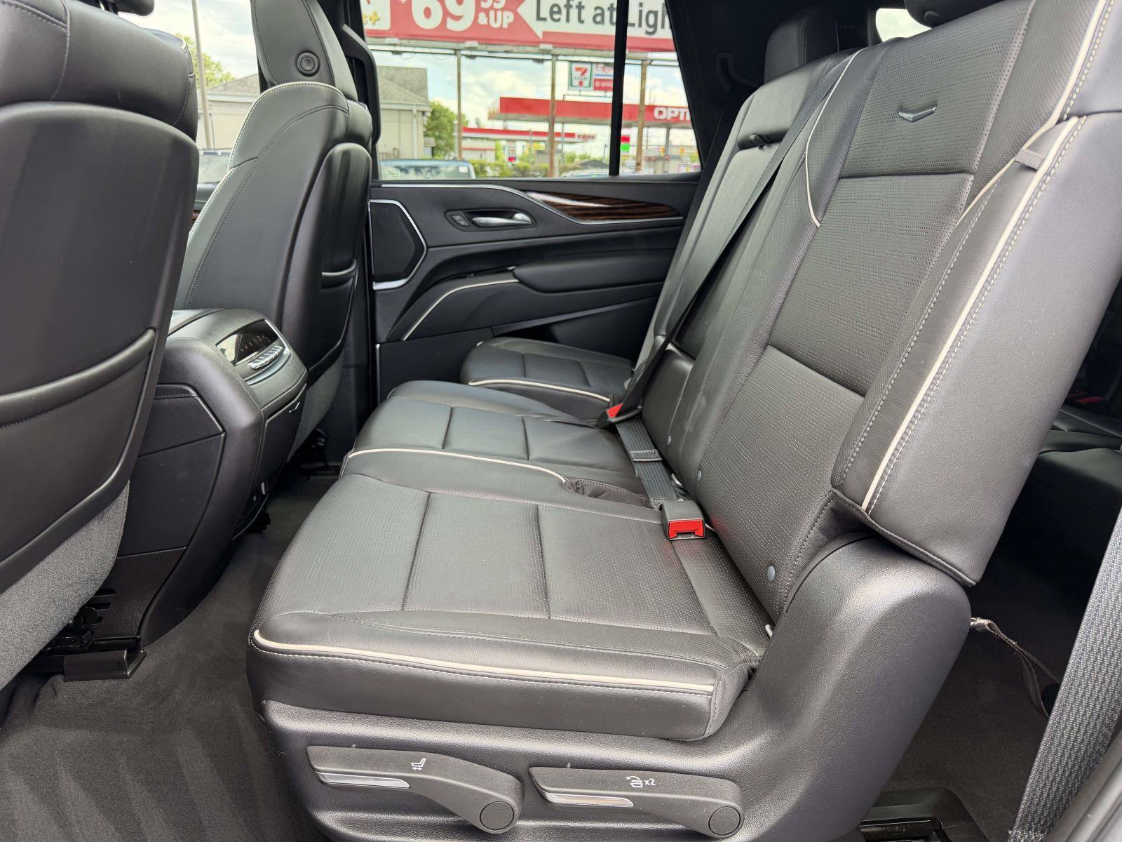 Used 2021 Cadillac Escalade Premium Luxury AWD/4WD image 9