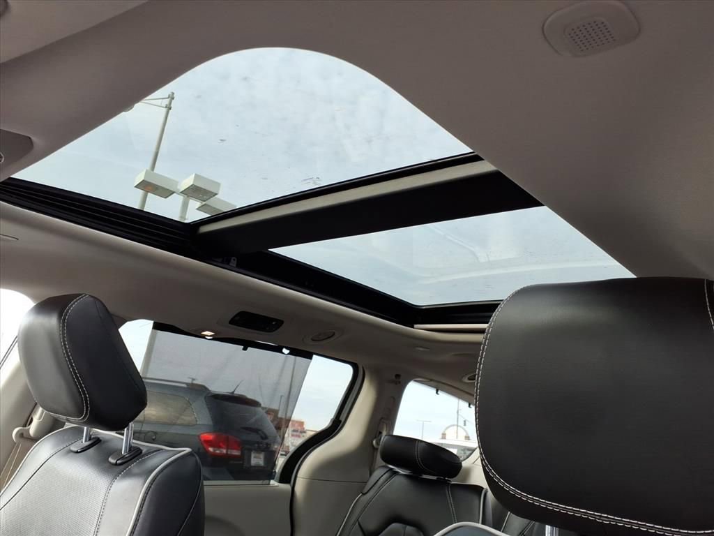 Certified 2023 Chrysler Pacifica Limited image 12