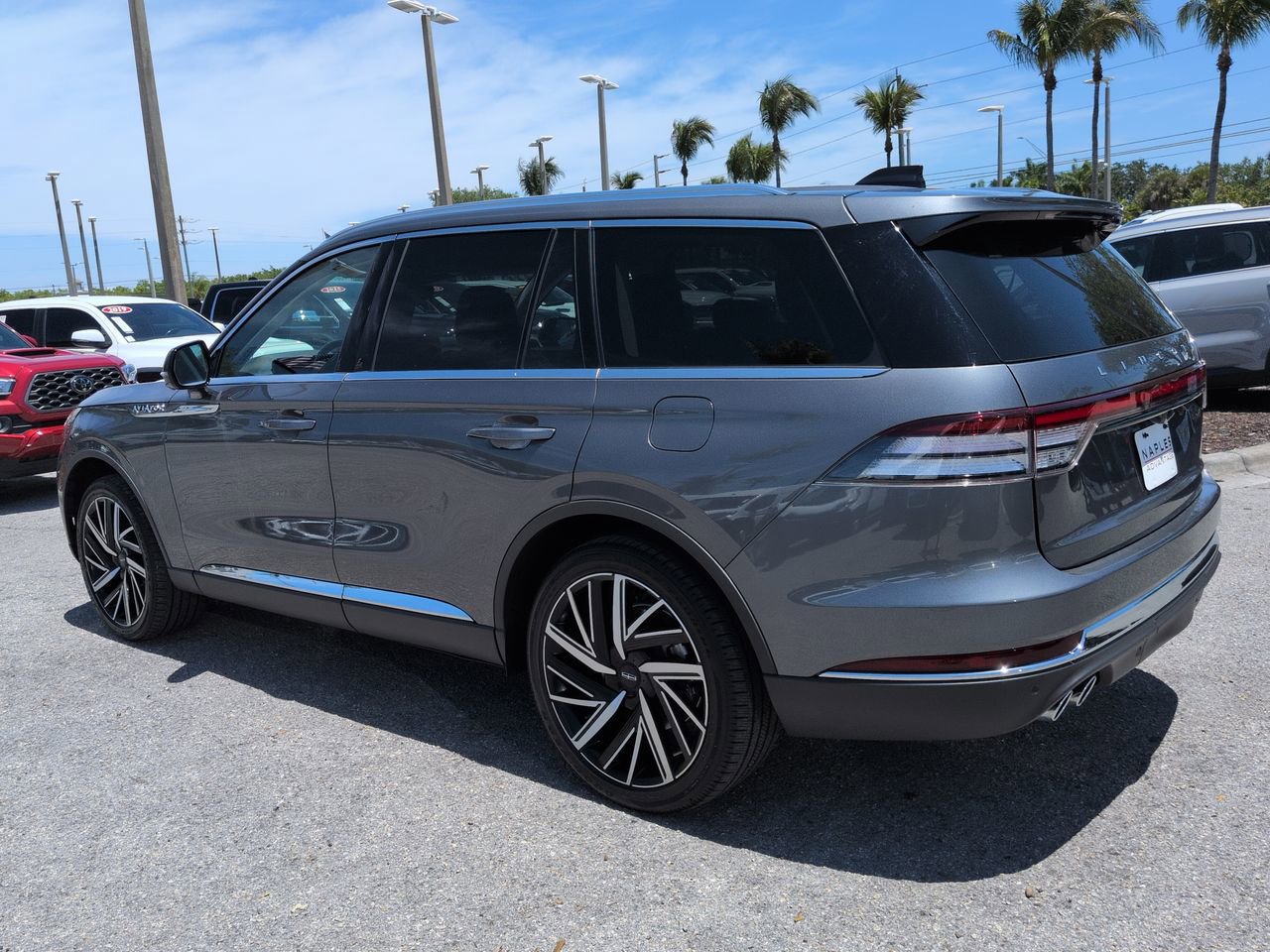 Used 2025 Lincoln Aviator Reserve w/ Equipment Group 201A AWD/4WD image 7