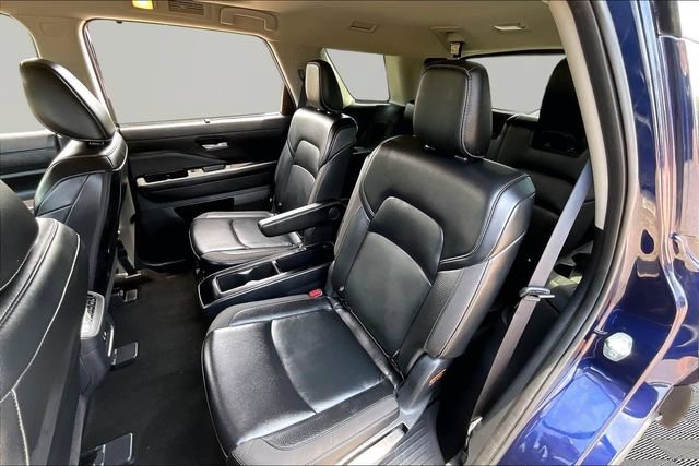 Used 2023 Nissan Pathfinder SL AWD/4WD image 16