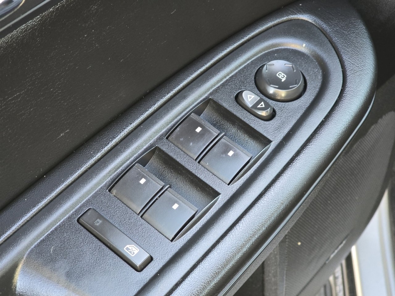 Used 2015 Chevrolet Traverse LT image 26