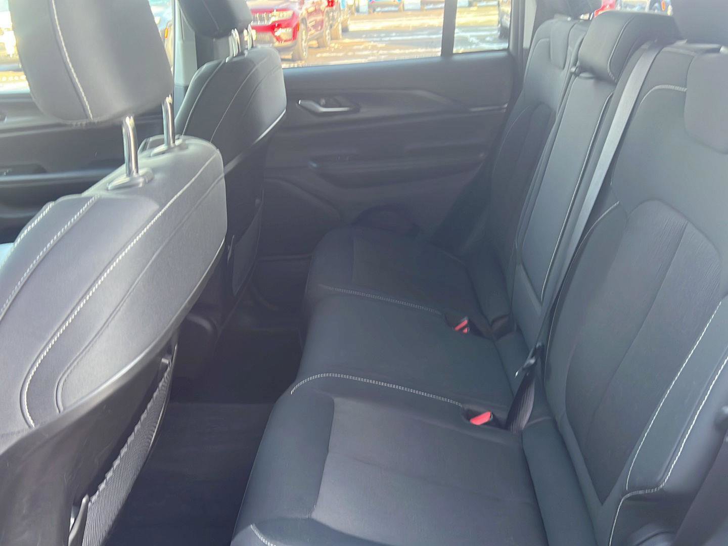 Used 2023 Jeep Grand Cherokee Laredo image 15