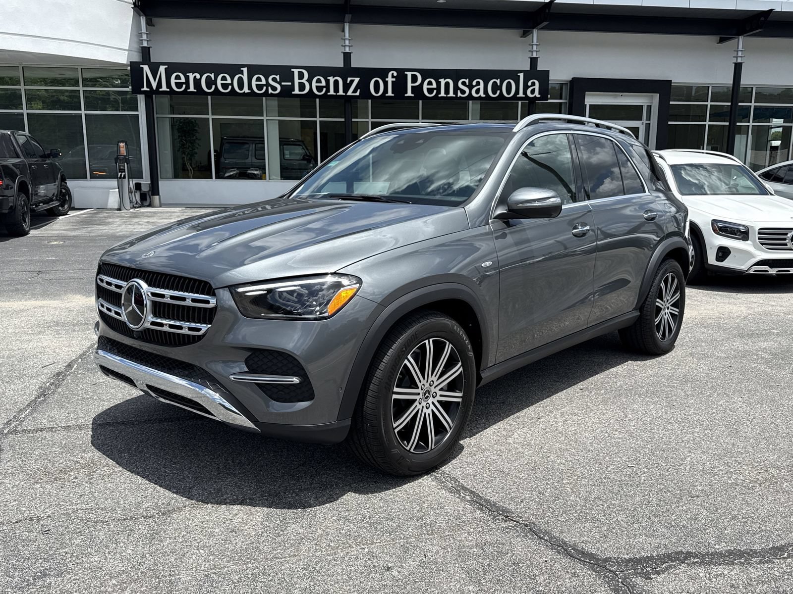 New 2025 Mercedes-Benz GLE 450e 4MATIC image 1