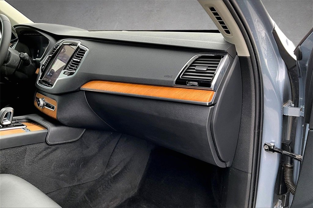 Used 2023 Volvo XC90 B6 Plus w/ Protection Package Premier image 27