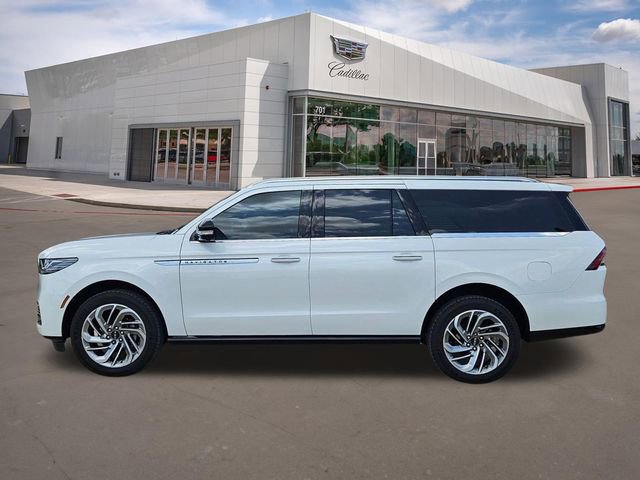 Used 2025 Lincoln Navigator L Reserve image 3