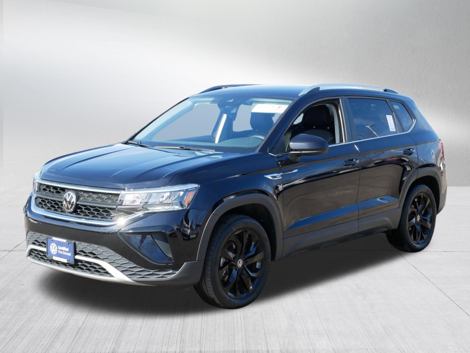 Certified 2023 Volkswagen Taos SE w/ Black Wheel Package image 3