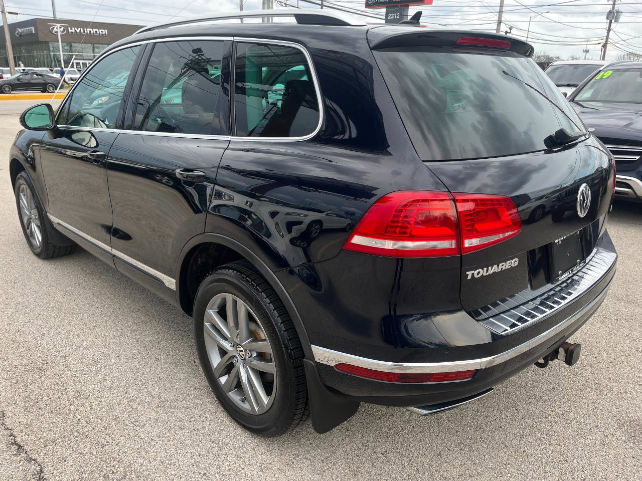 Used 2015 Volkswagen Touareg TDI AWD/4WD image 3