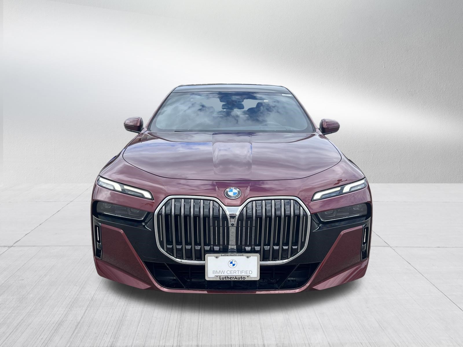 Certified 2023 BMW 760i xDrive AWD/4WD image 2