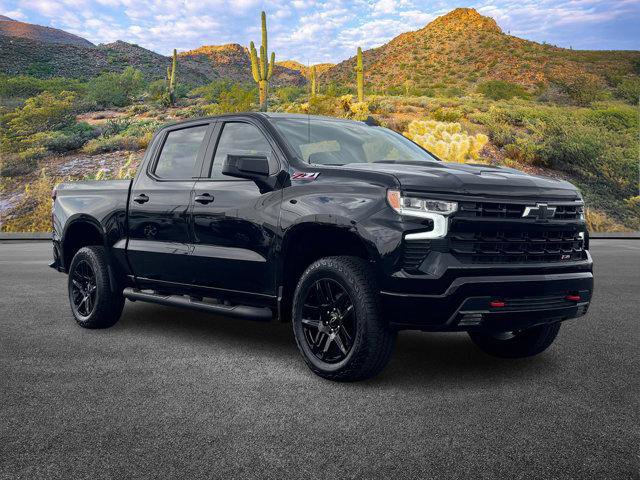 Used 2025 Chevrolet Silverado 1500 LT Trail Boss w/ Convenience Package II image 2