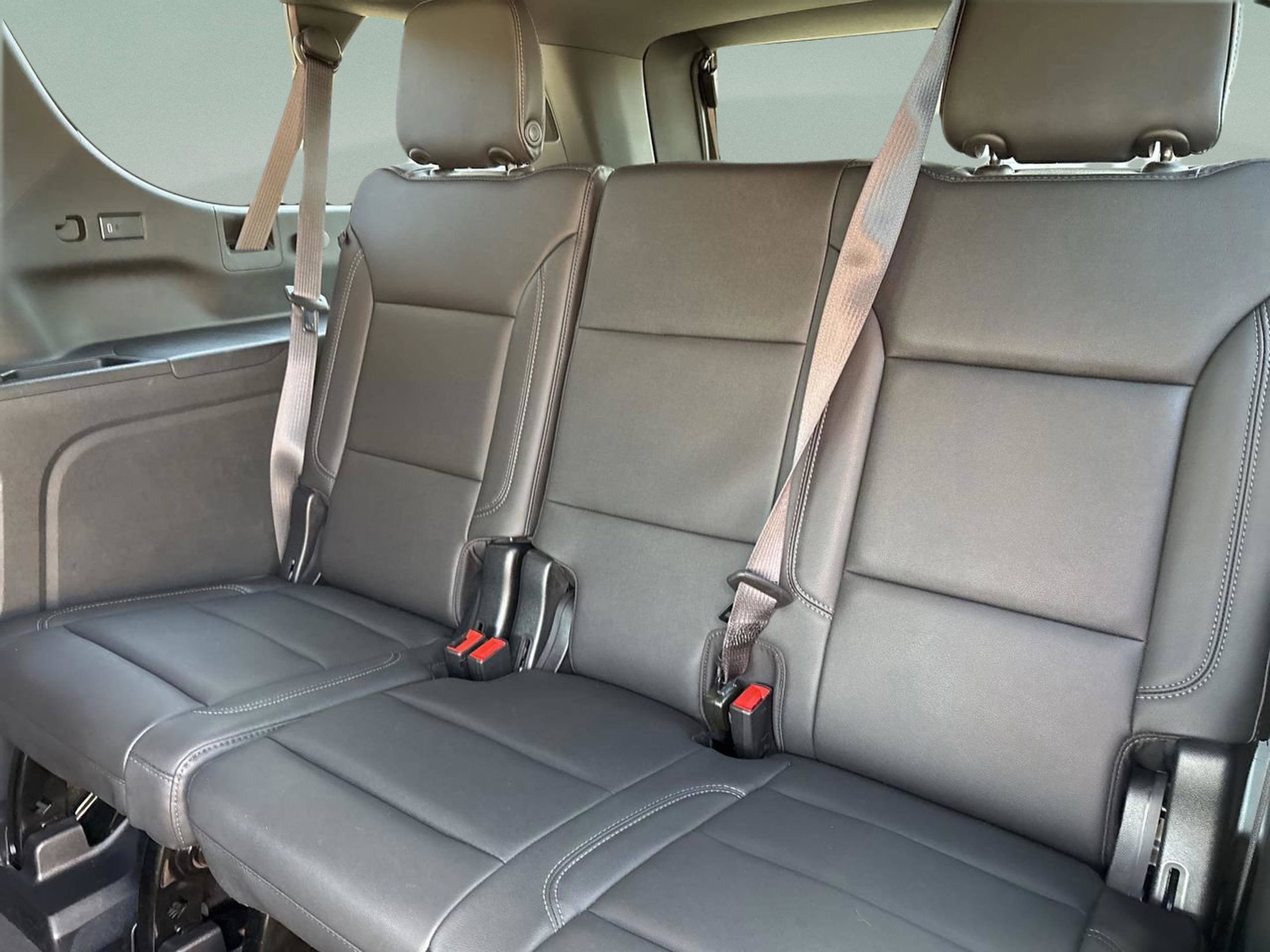 Used 2023 Chevrolet Suburban Z71 w/ Luxury Package image 20