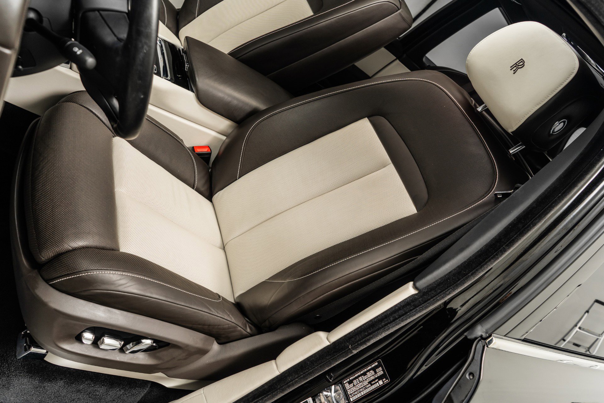 Used 2022 Rolls-Royce Cullinan image 25