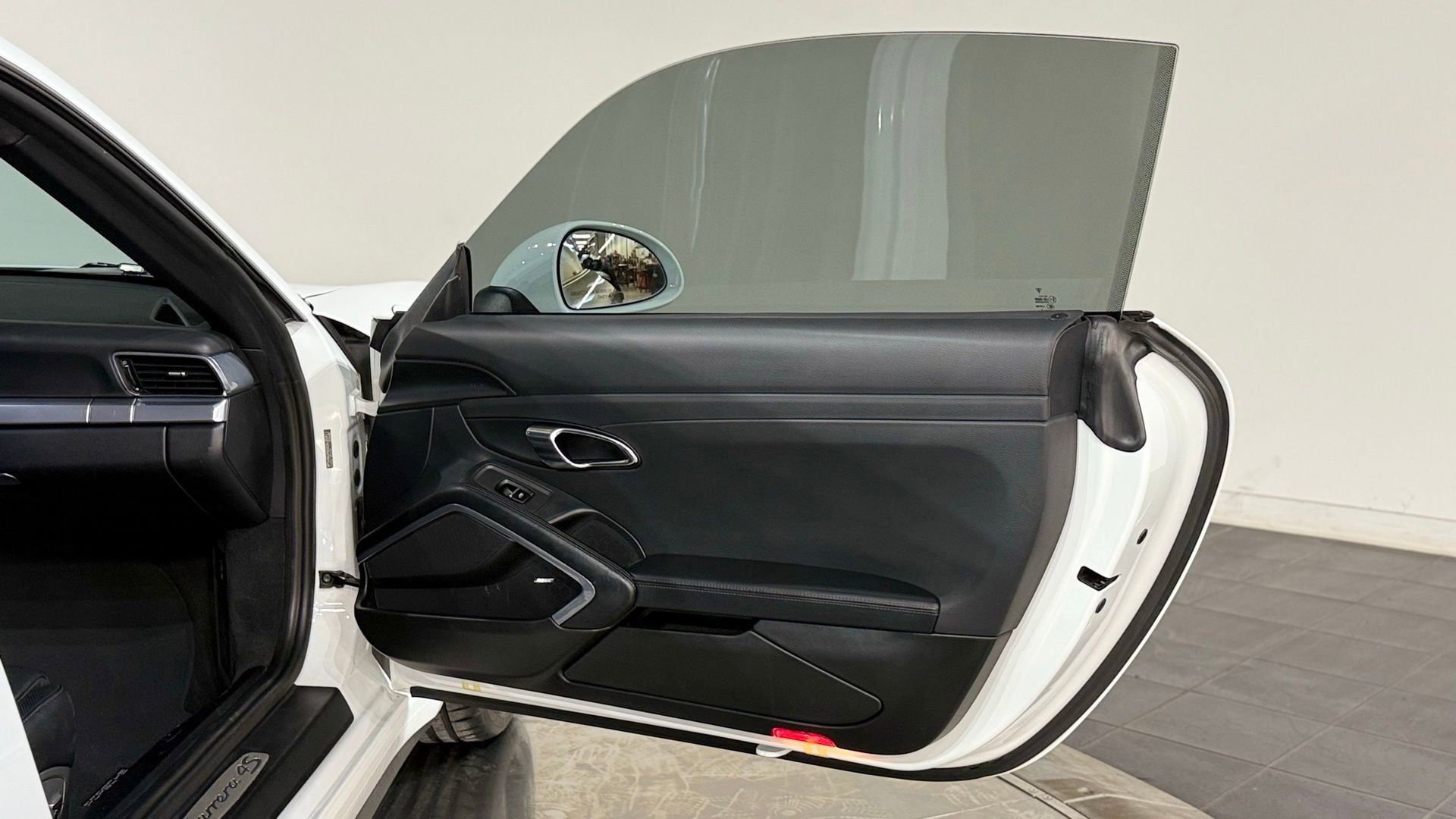 Used 2014 Porsche 911 Carrera 4S image 39