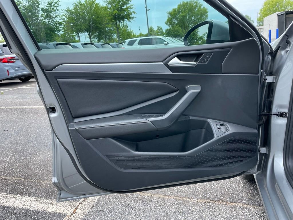 Used 2022 Volkswagen Jetta SE FWD image 23