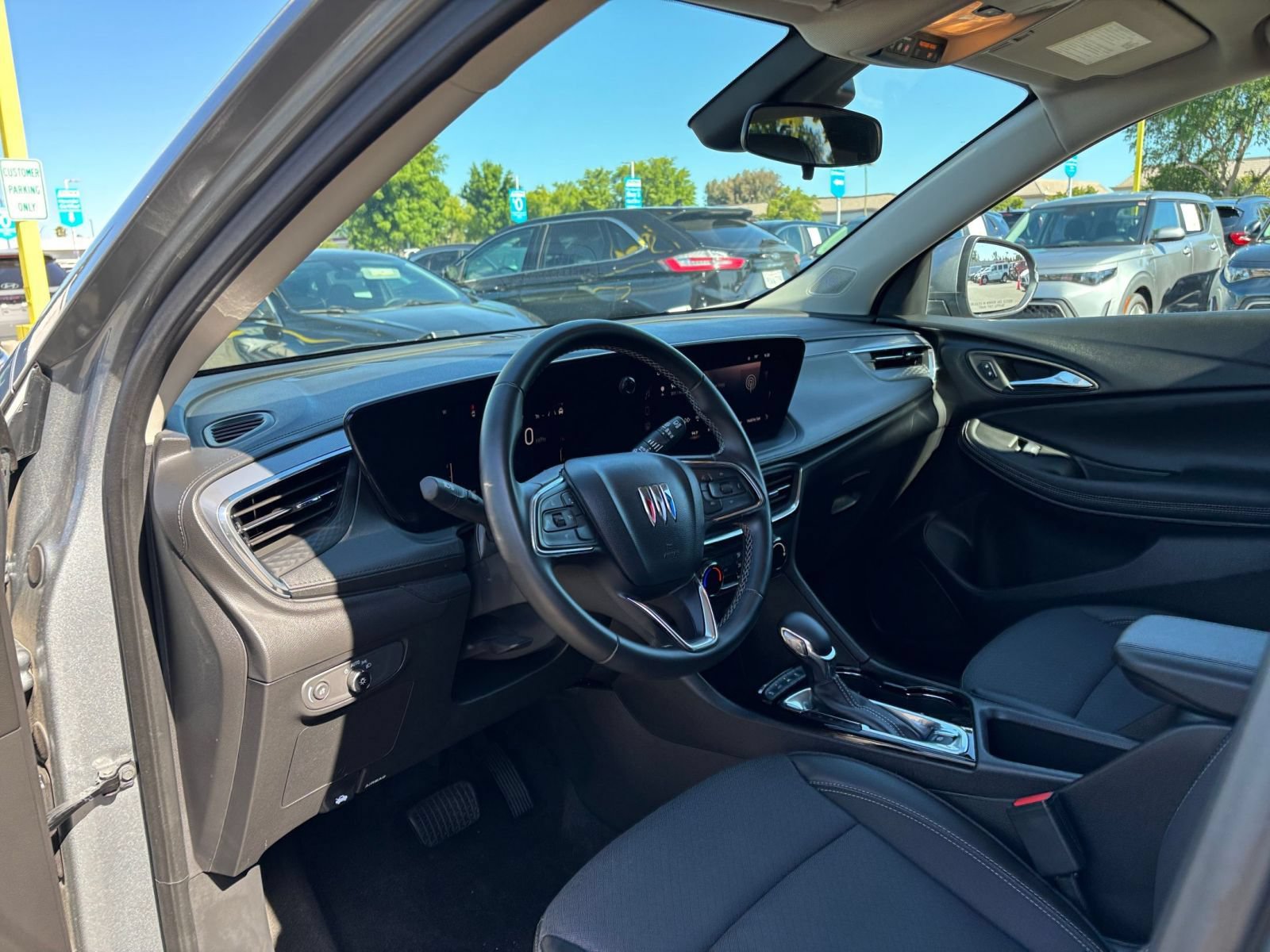 Used 2025 Buick Encore GX Preferred AWD/4WD image 32