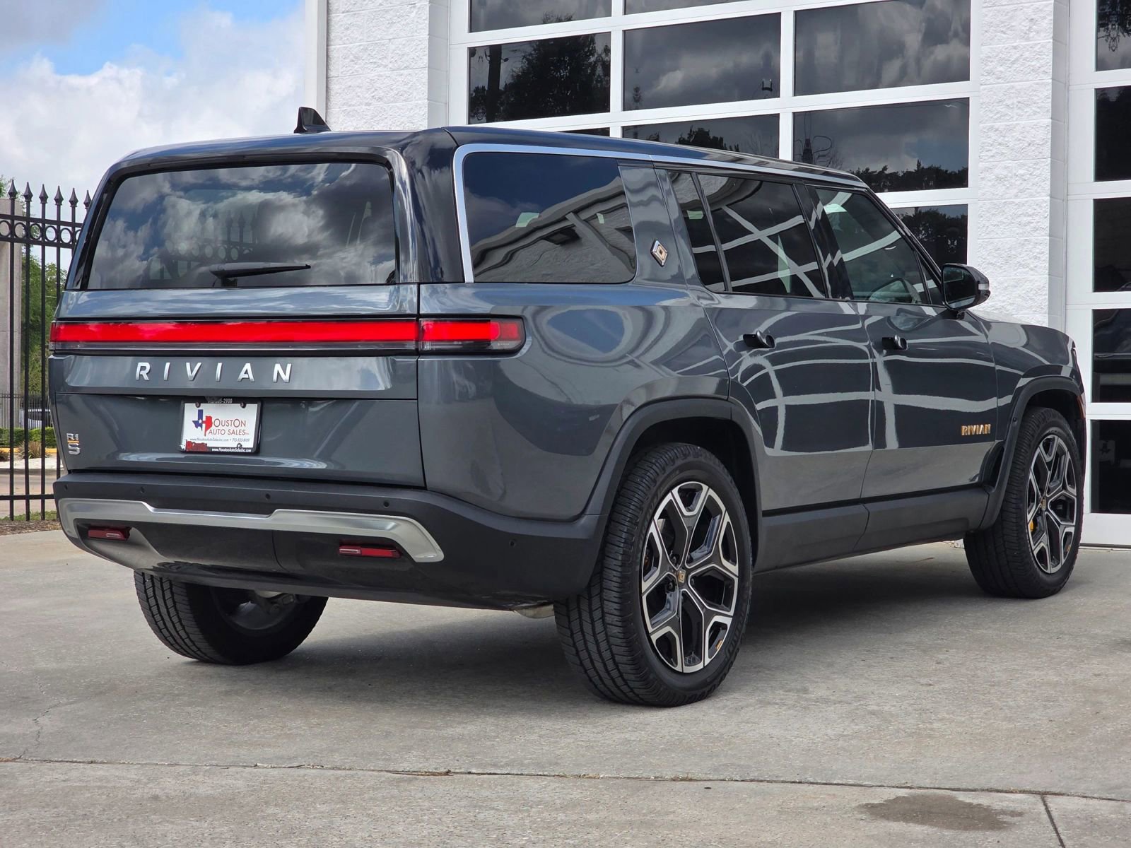 Used 2022 Rivian R1S Launch Edition image 4