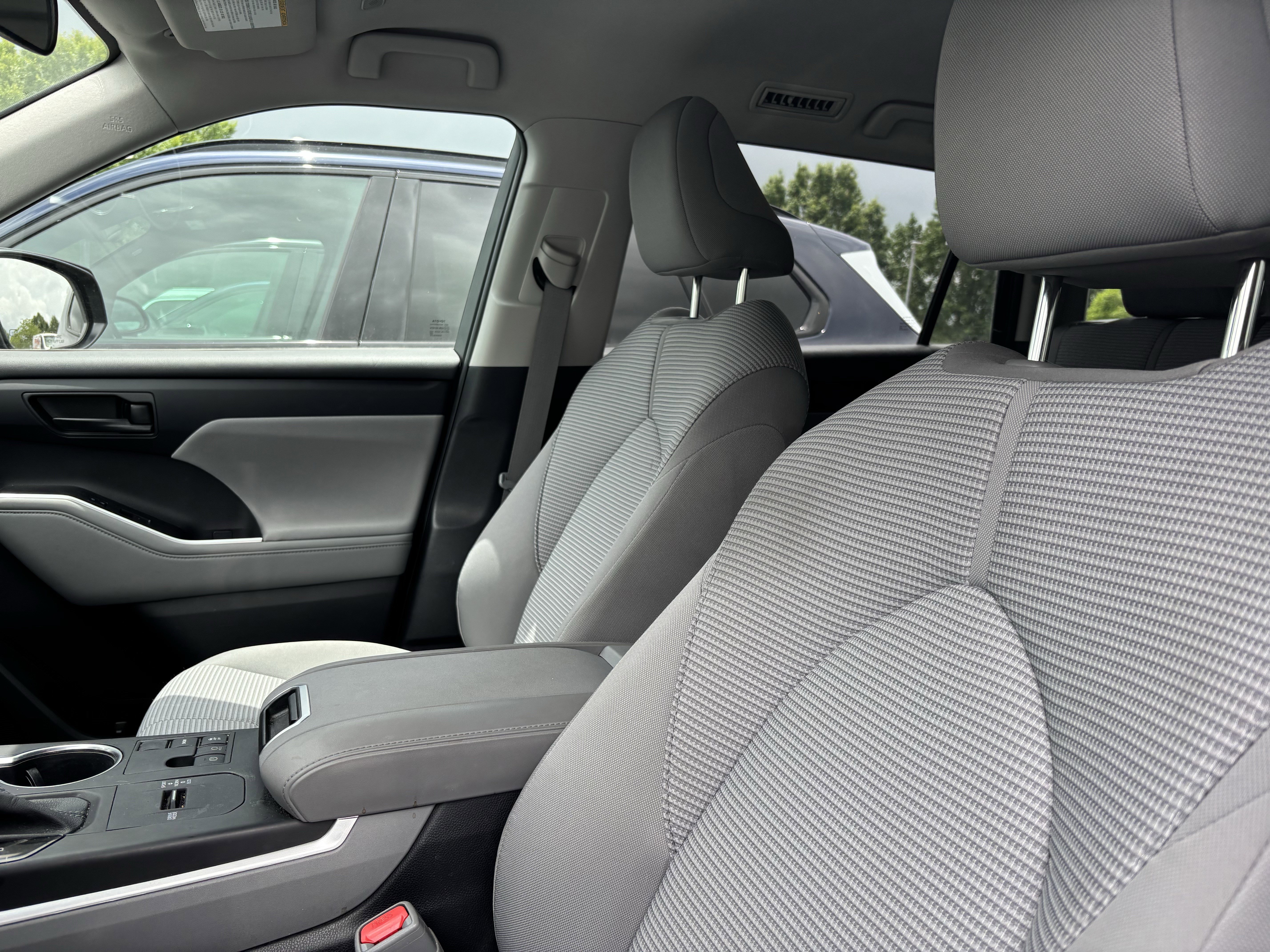 Used 2023 Toyota Highlander L FWD image 32