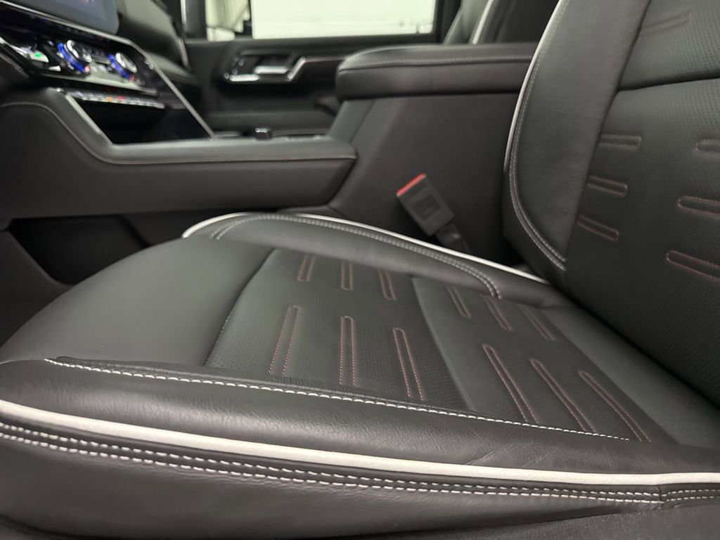 Used 2024 GMC Sierra 2500 AT4X image 32