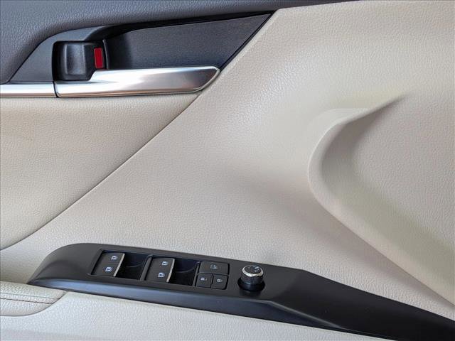 Used 2020 Toyota Camry XLE FWD image 4