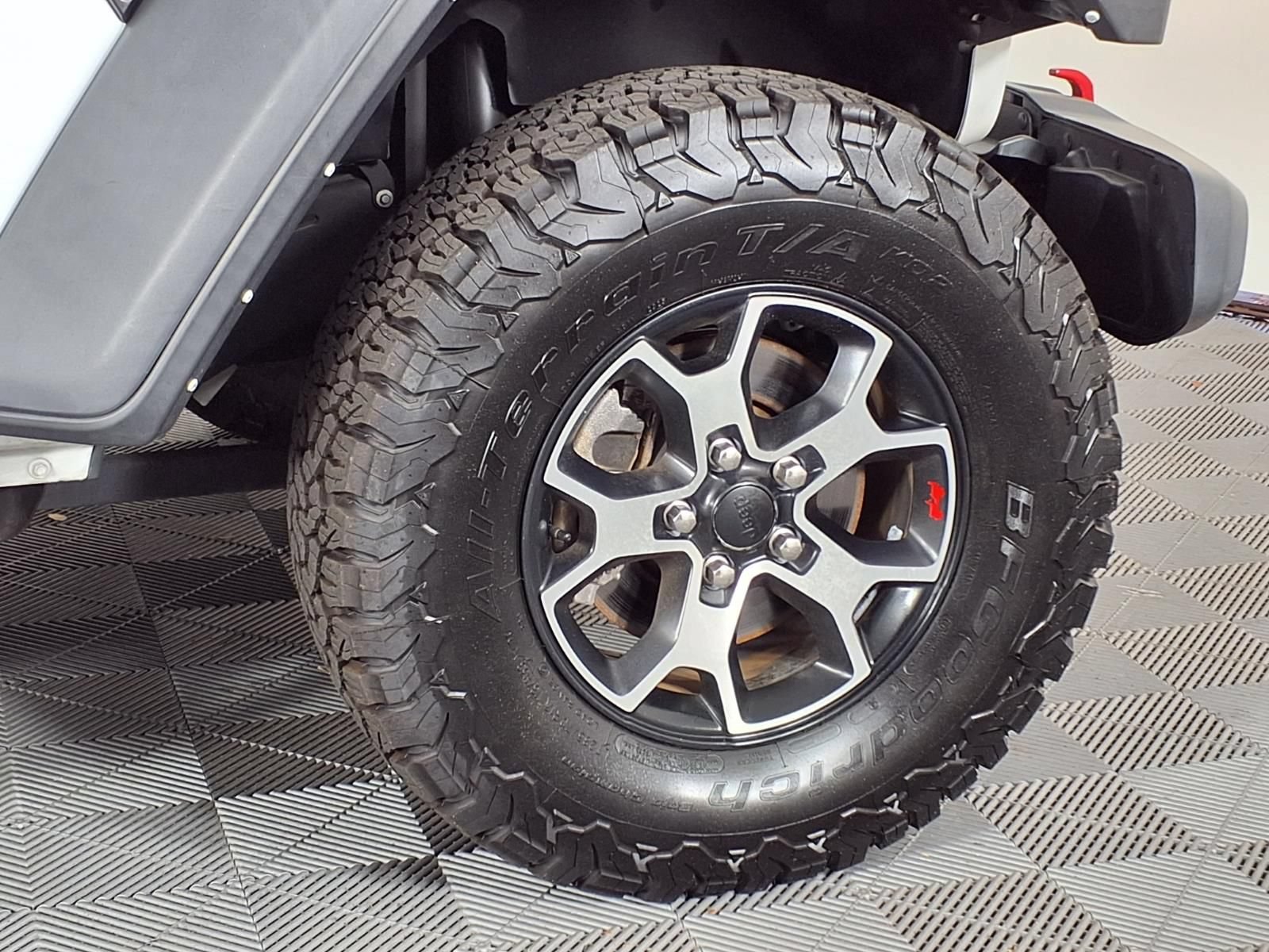 Used 2021 Jeep Wrangler Unlimited Rubicon AWD/4WD image 32