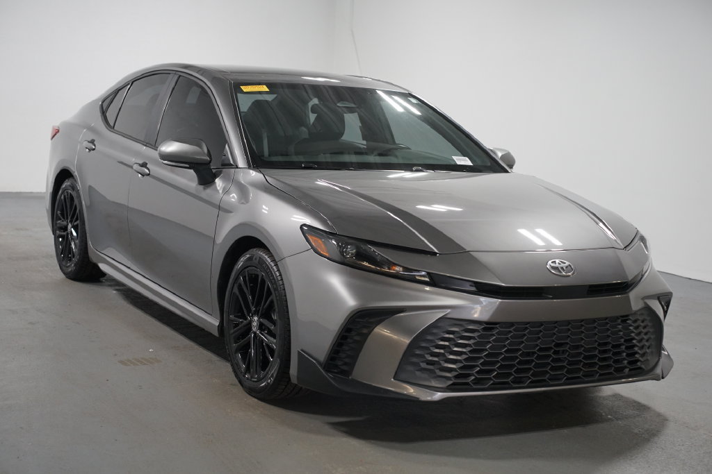 Certified 2025 Toyota Camry SE FWD image 3