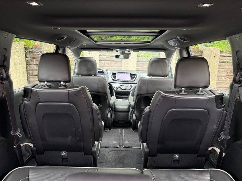 Used 2026 Chrysler Pacifica Limited FWD image 30