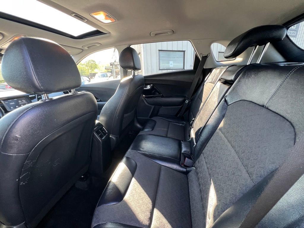 Used 2017 Kia Niro EX image 12