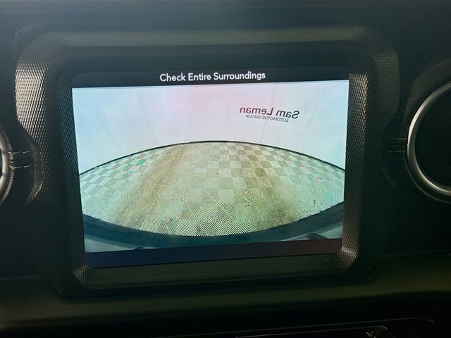 Used 2018 Jeep Wrangler Unlimited Sahara image 14