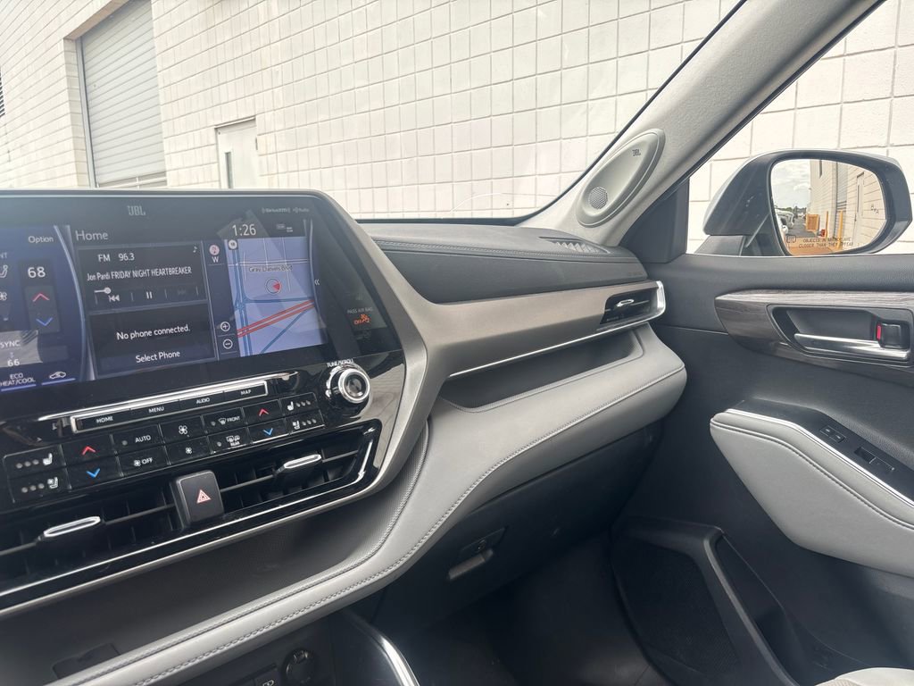 Used 2021 Toyota Highlander Limited AWD/4WD image 15