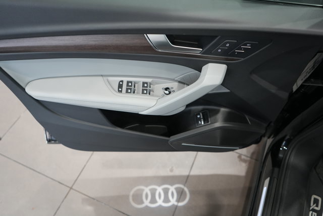 Used 2024 Audi Q5 e Premium Plus image 37