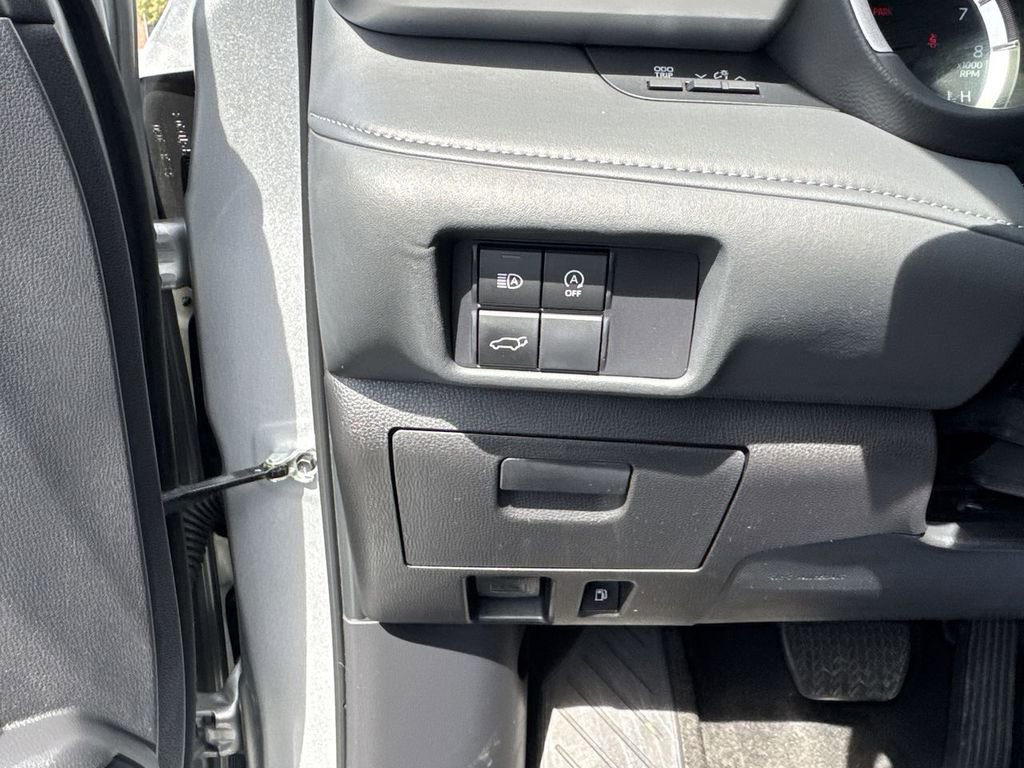 Used 2025 Toyota Highlander XLE AWD/4WD image 20