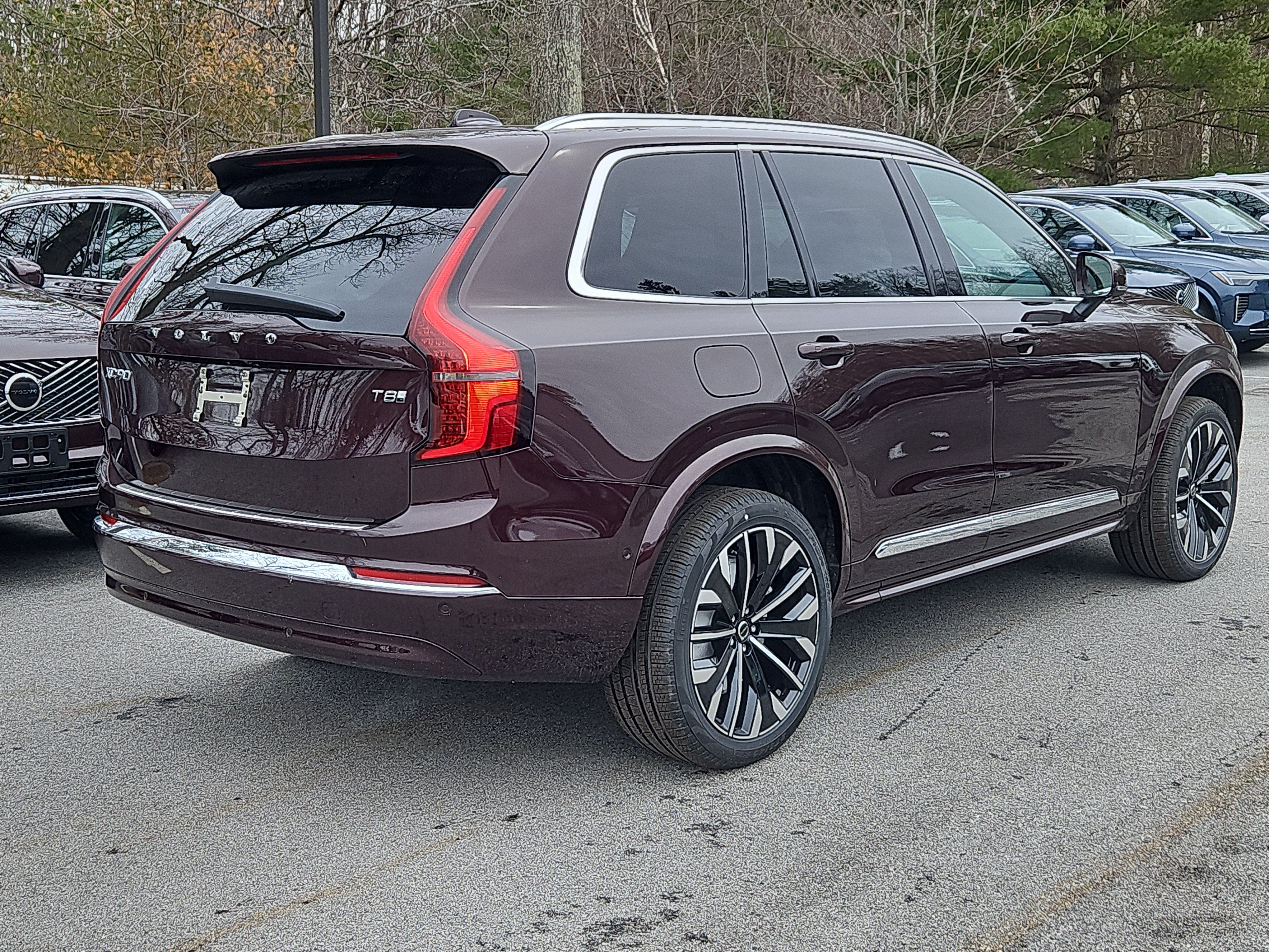 New 2026 Volvo XC90 T8 Plus w/ Protection Package Premier AWD/4WD image 2