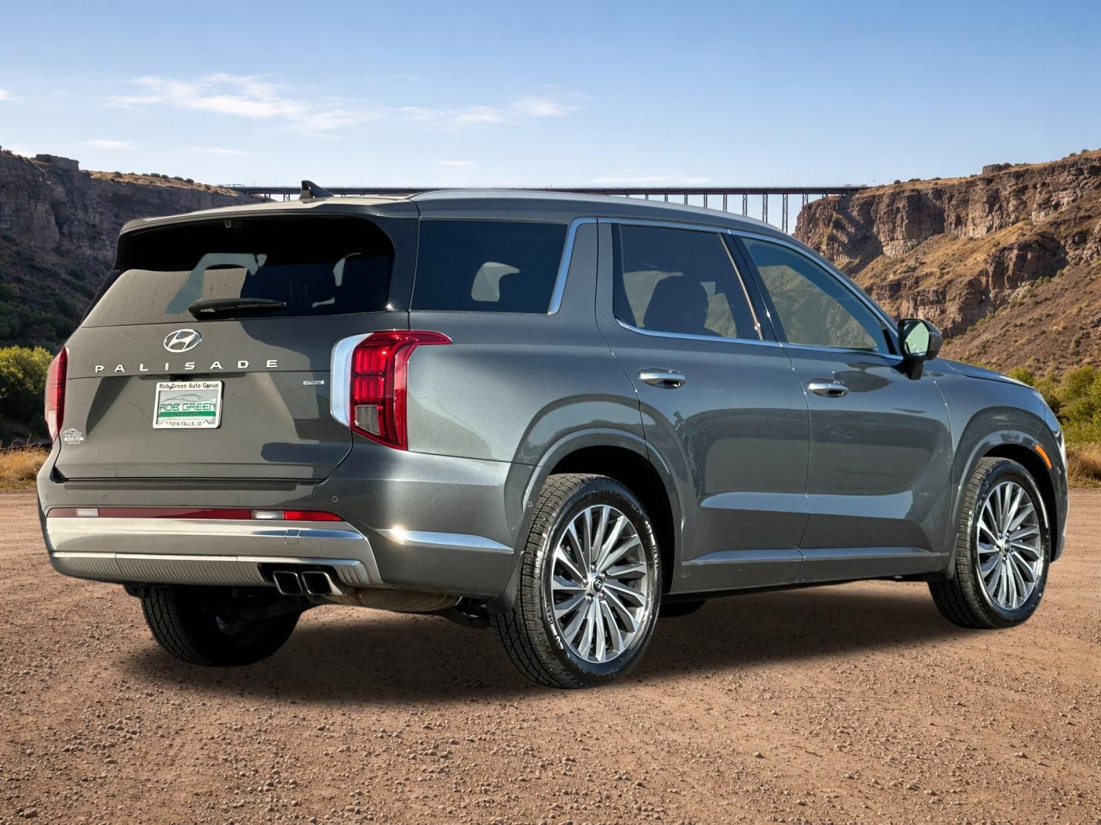 Used 2023 Hyundai Palisade Calligraphy image 3