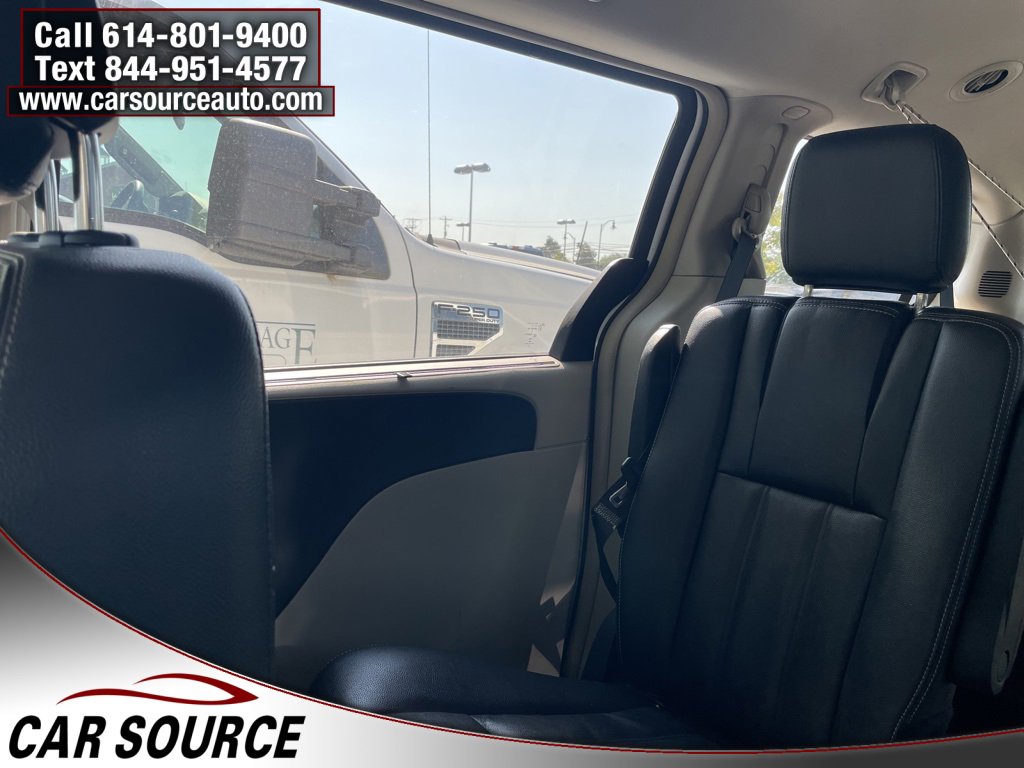 Used 2014 Chrysler Town & Country Touring image 13