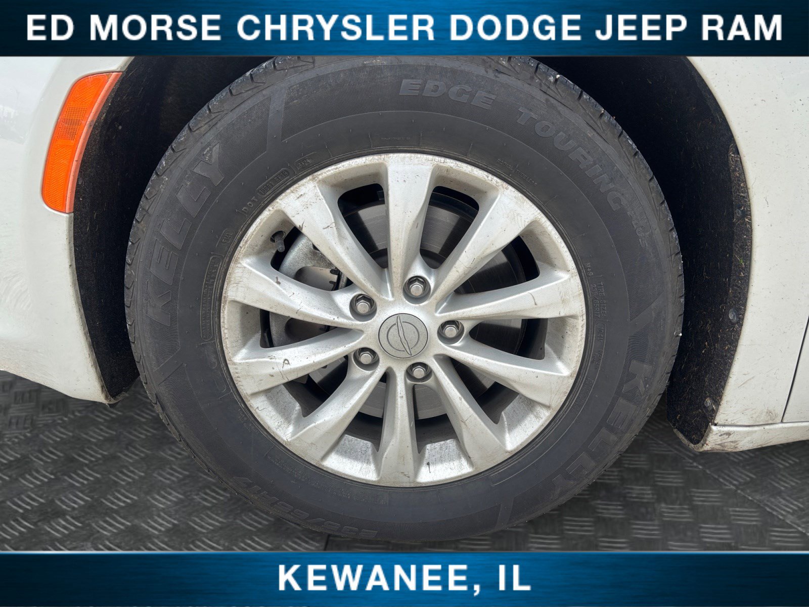 Used 2019 Chrysler Pacifica Touring-L FWD image 14