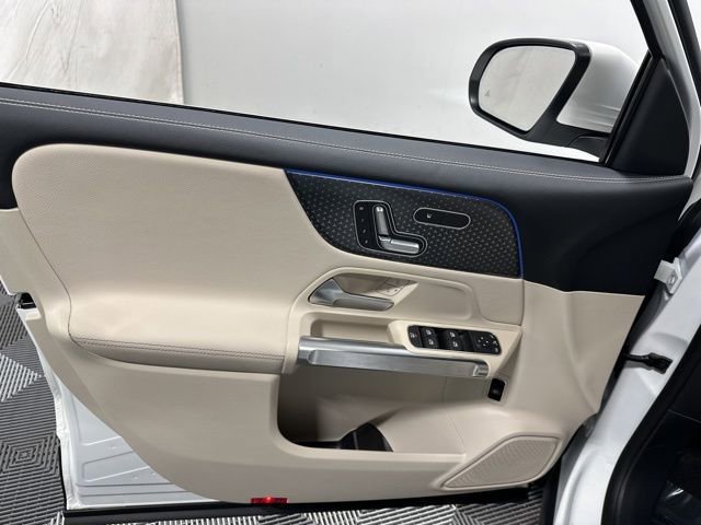 Used 2025 Mercedes-Benz GLB 250 4MATIC image 15