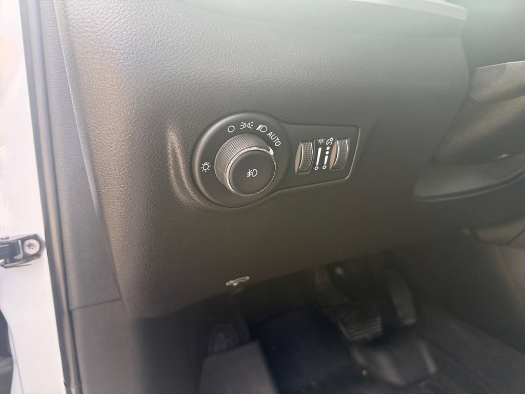 Used 2023 Jeep Compass Latitude AWD/4WD image 18