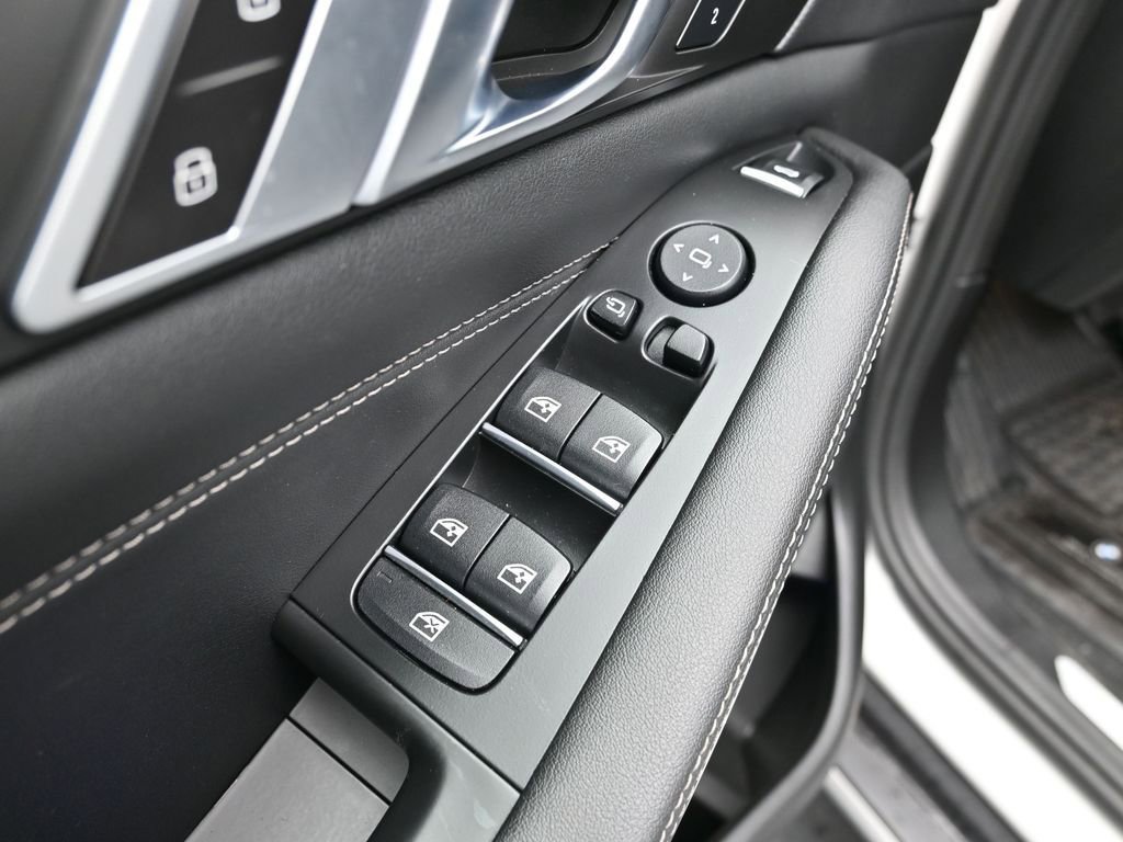 Used 2023 BMW X5 xDrive40i w/ Premium Package image 9