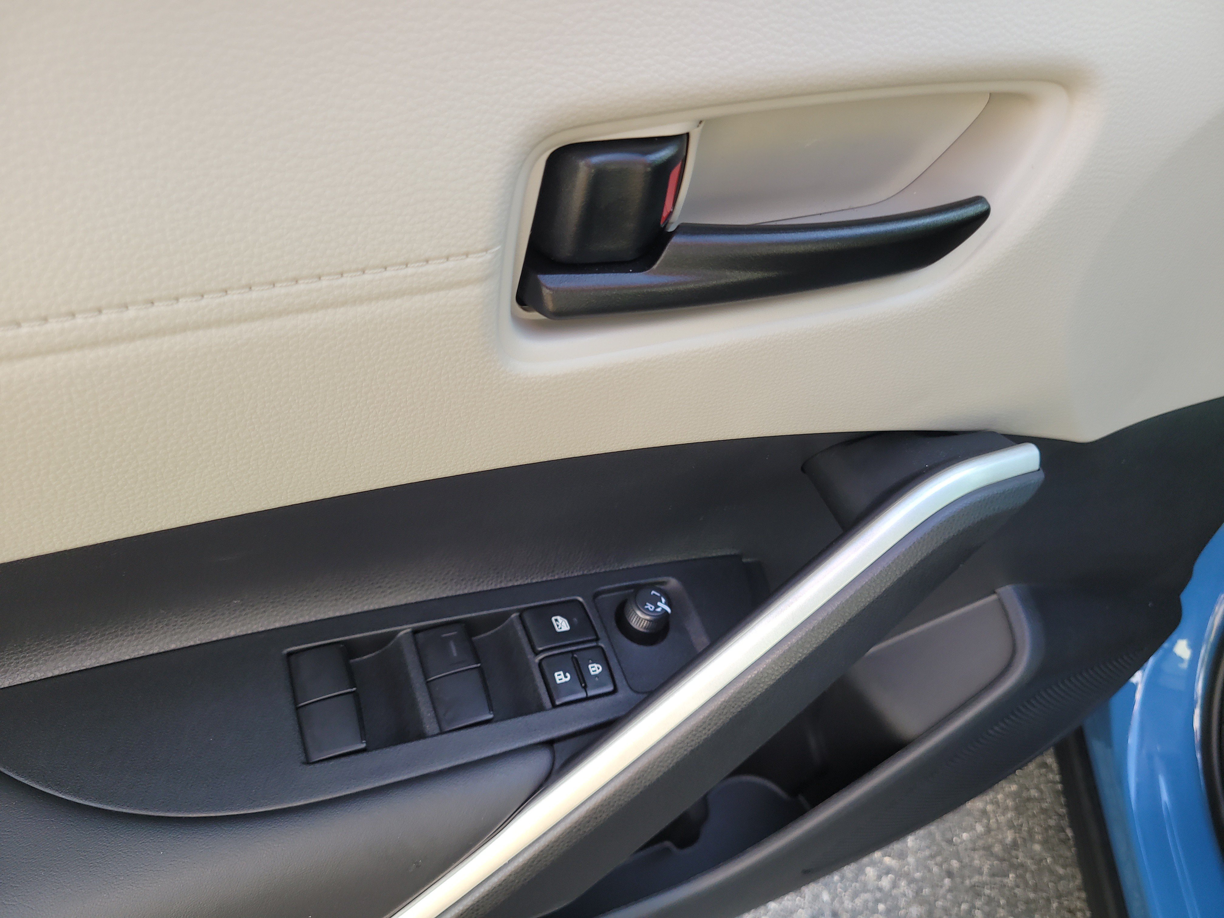 Used 2026 Toyota Corolla Cross LE w/ Moonroof Package FWD image 18
