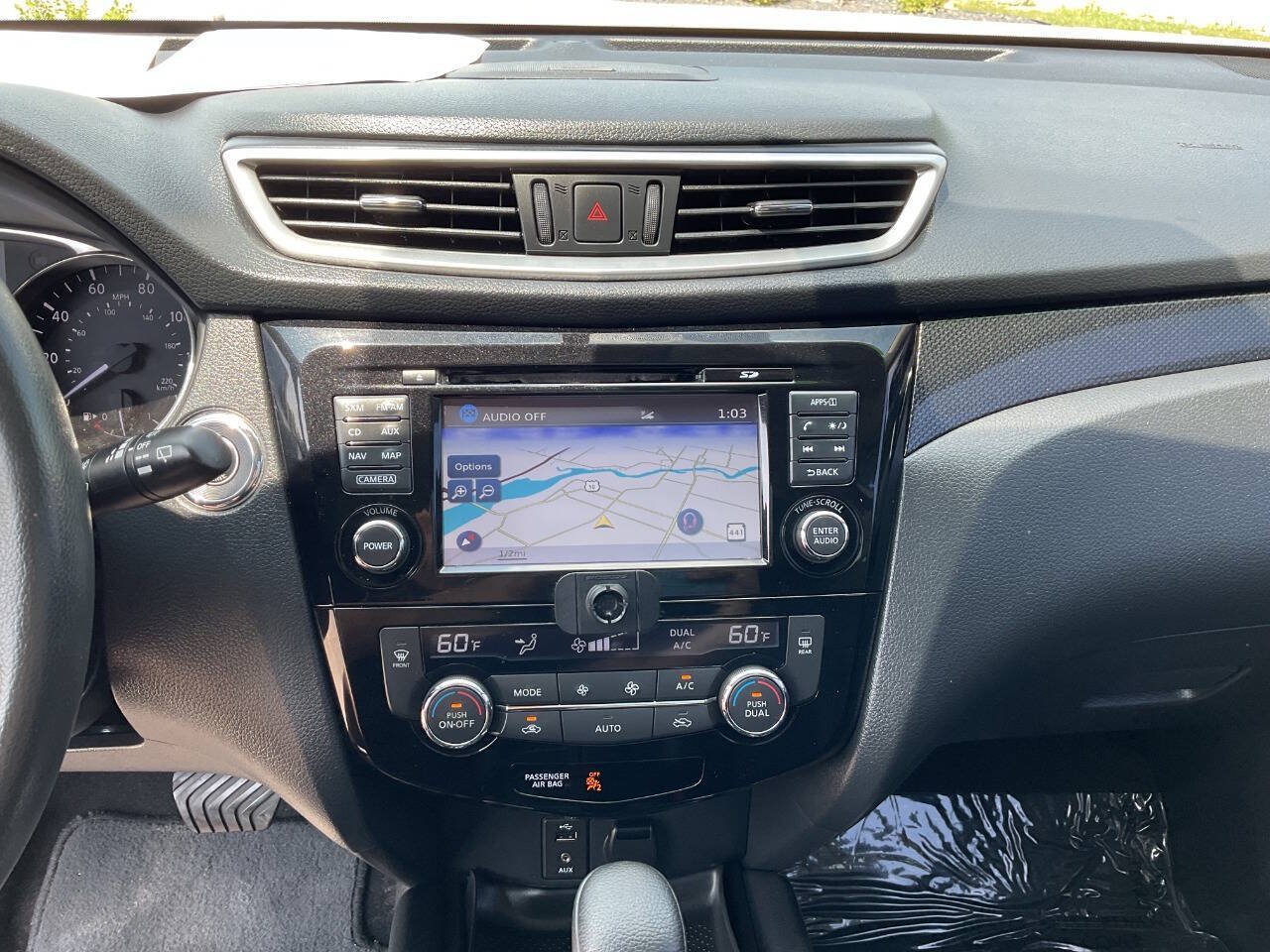 Used 2016 Nissan Rogue SL FWD image 18
