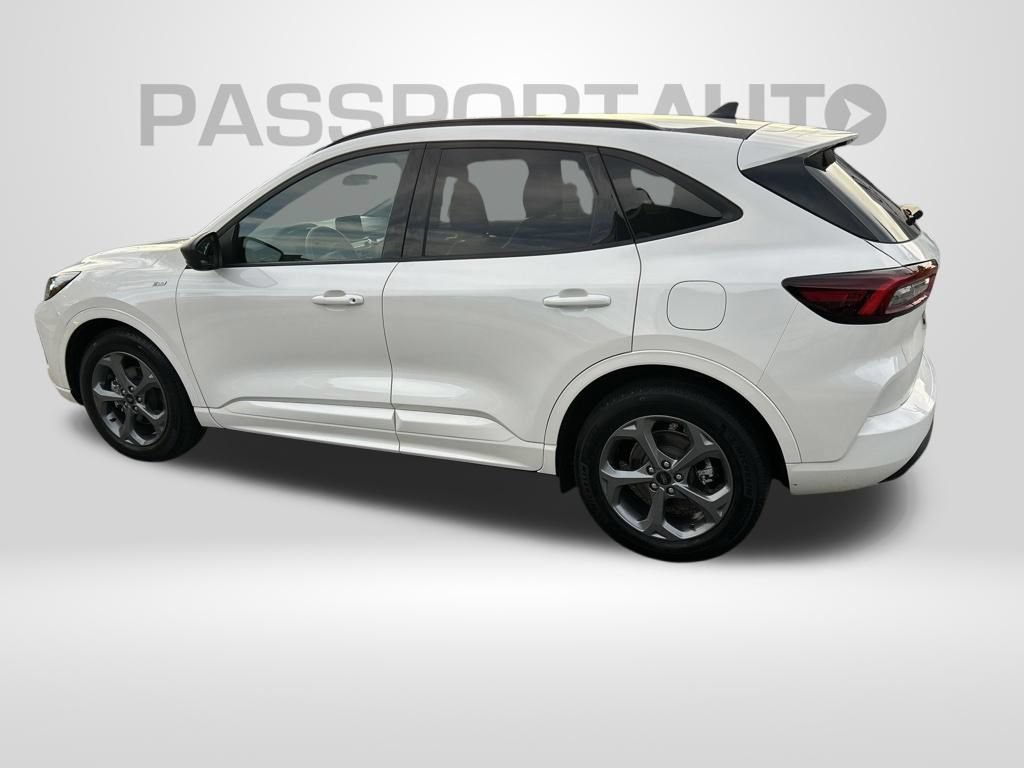 Used 2024 Ford Escape ST-Line w/ Equipment Group 301A FWD image 2