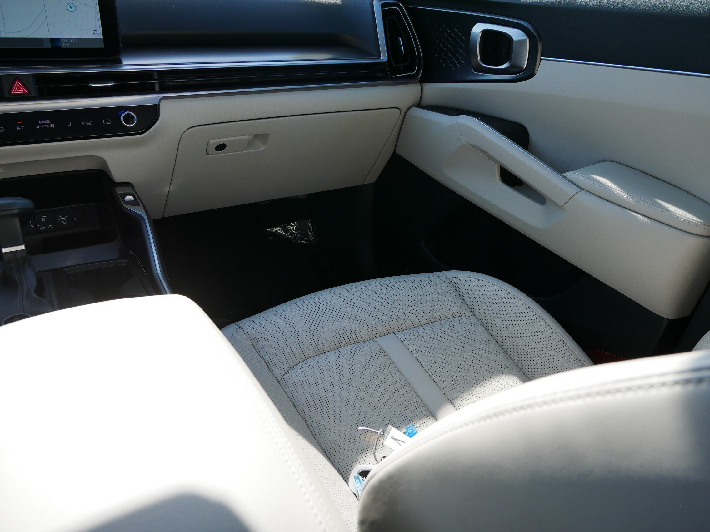 Used 2024 Kia Sorento S w/ Panoramic Sunroof Package AWD/4WD image 11