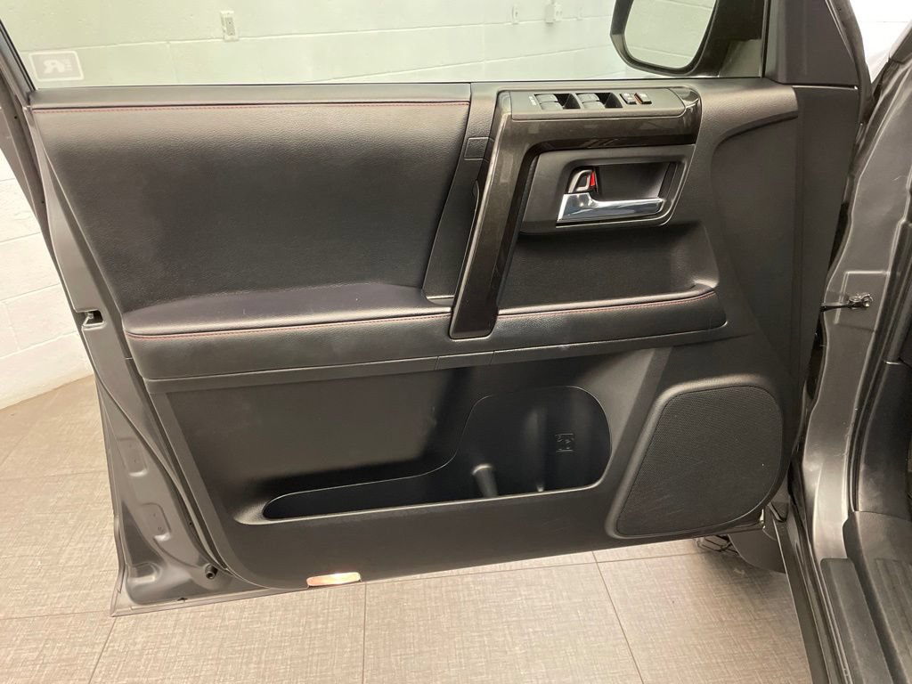 Used 2021 Toyota 4Runner Venture w/ Moonroof Package AWD/4WD image 22
