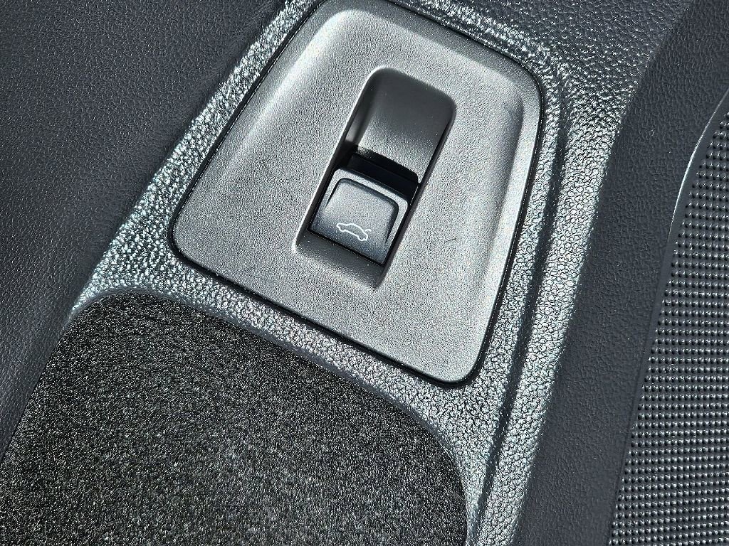 Used 2024 Volkswagen Tiguan SE R-Line image 27