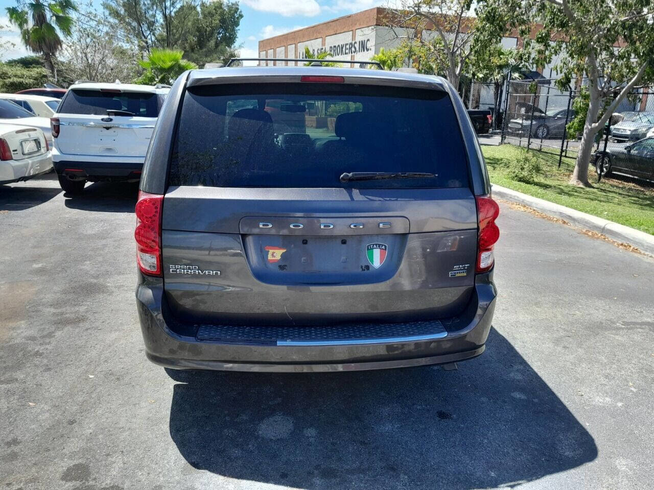 Used 2017 Dodge Grand Caravan SXT image 6