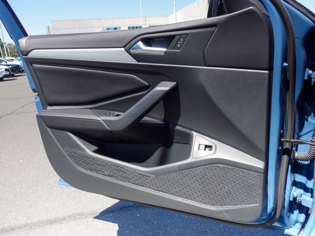 Certified 2025 Volkswagen Jetta Sport FWD image 17