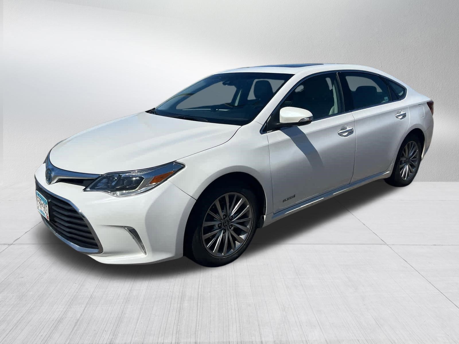 Used 2016 Toyota Avalon Limited w/ Toyota Safety Sense Package FWD image 2