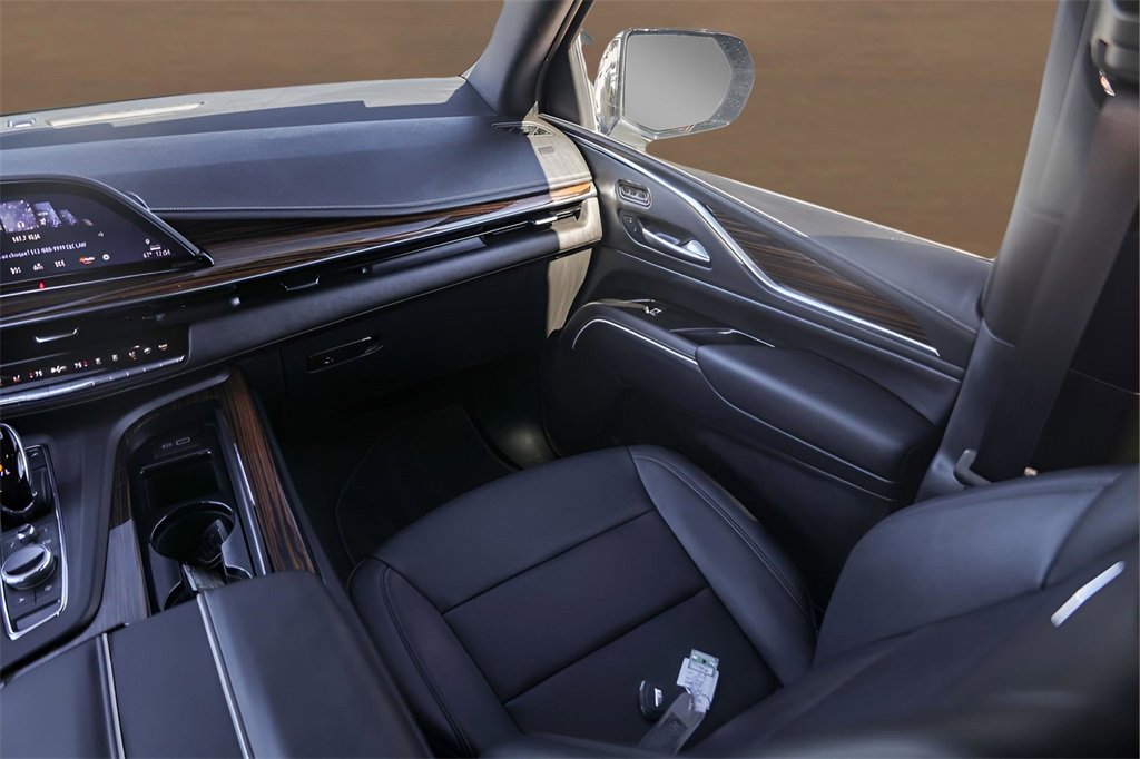Certified 2024 Cadillac Escalade Luxury image 30