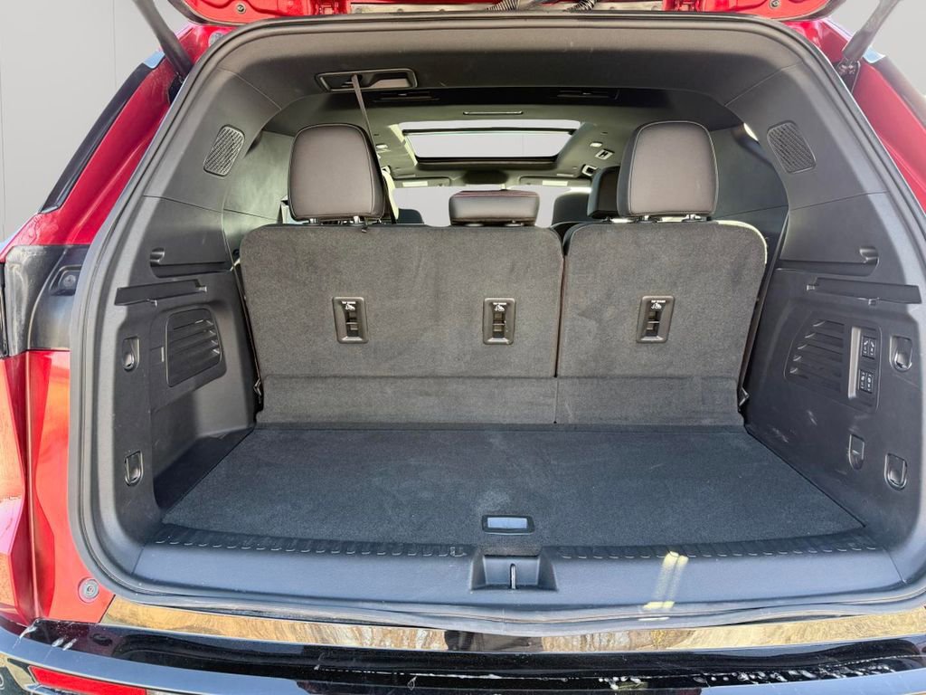 Used 2025 Chevrolet Traverse RS w/ LPO, Floor Liner Package AWD/4WD image 36