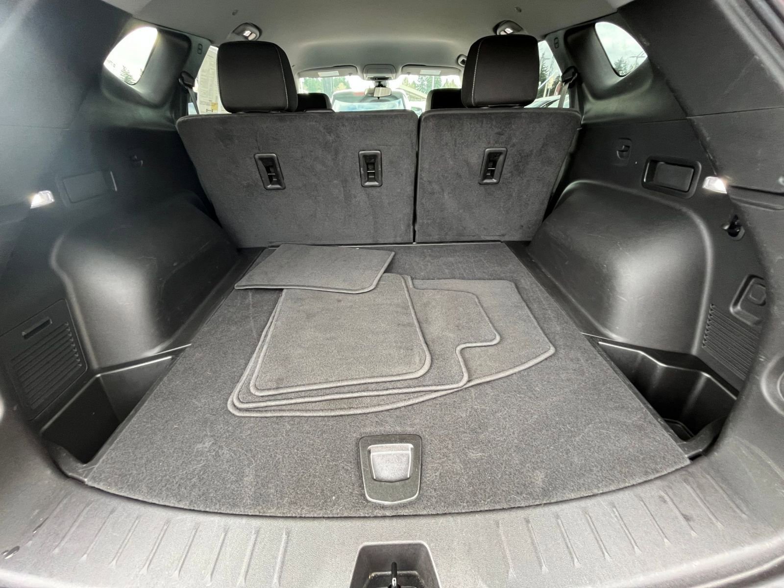 Used 2025 Chevrolet Blazer LT image 32