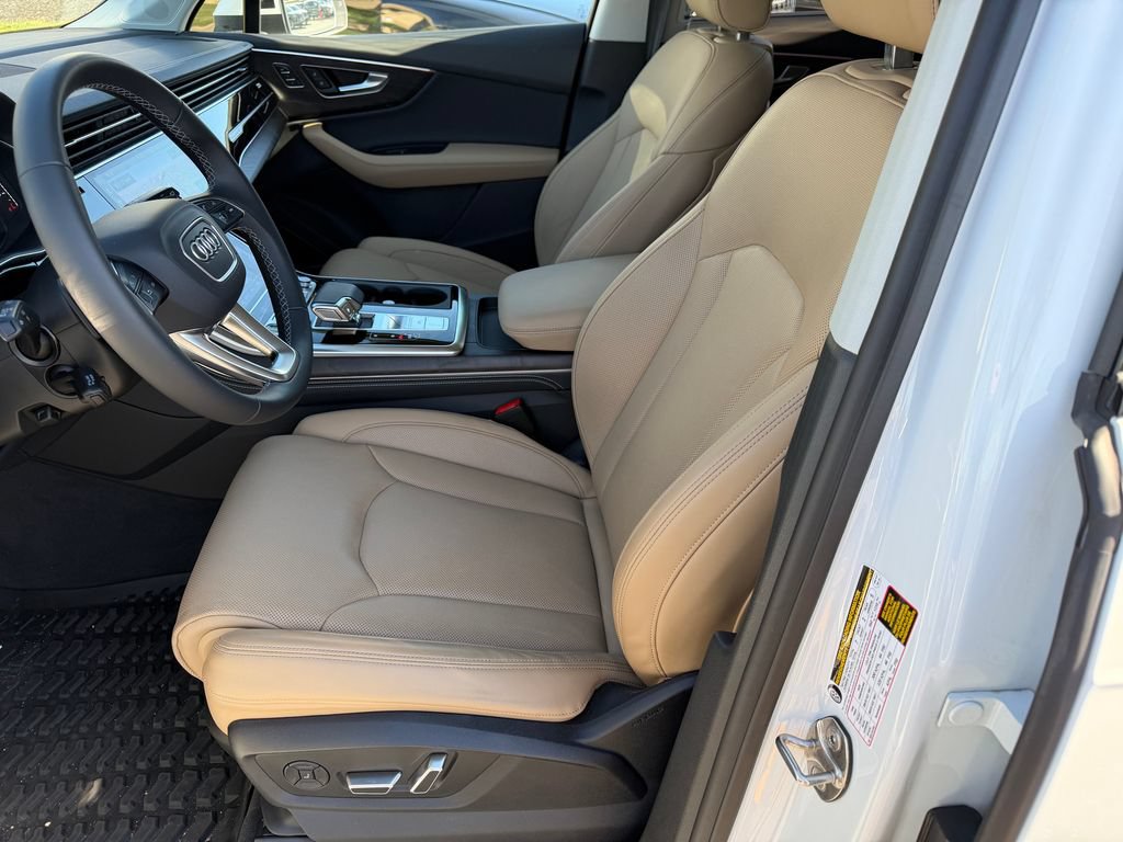 Certified 2025 Audi Q7 3.0T Prestige AWD/4WD image 3